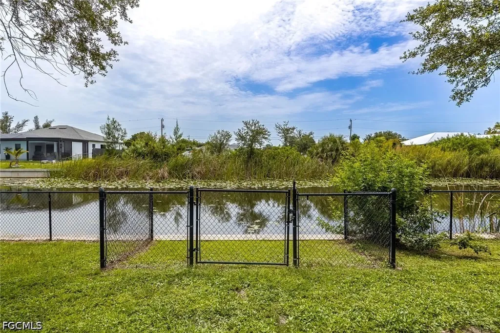 1418 SW 11th Place Cape Coral FL 33991