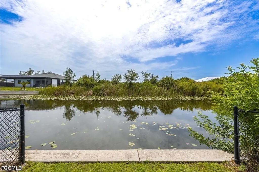 1418 SW 11th Place Cape Coral FL 33991
