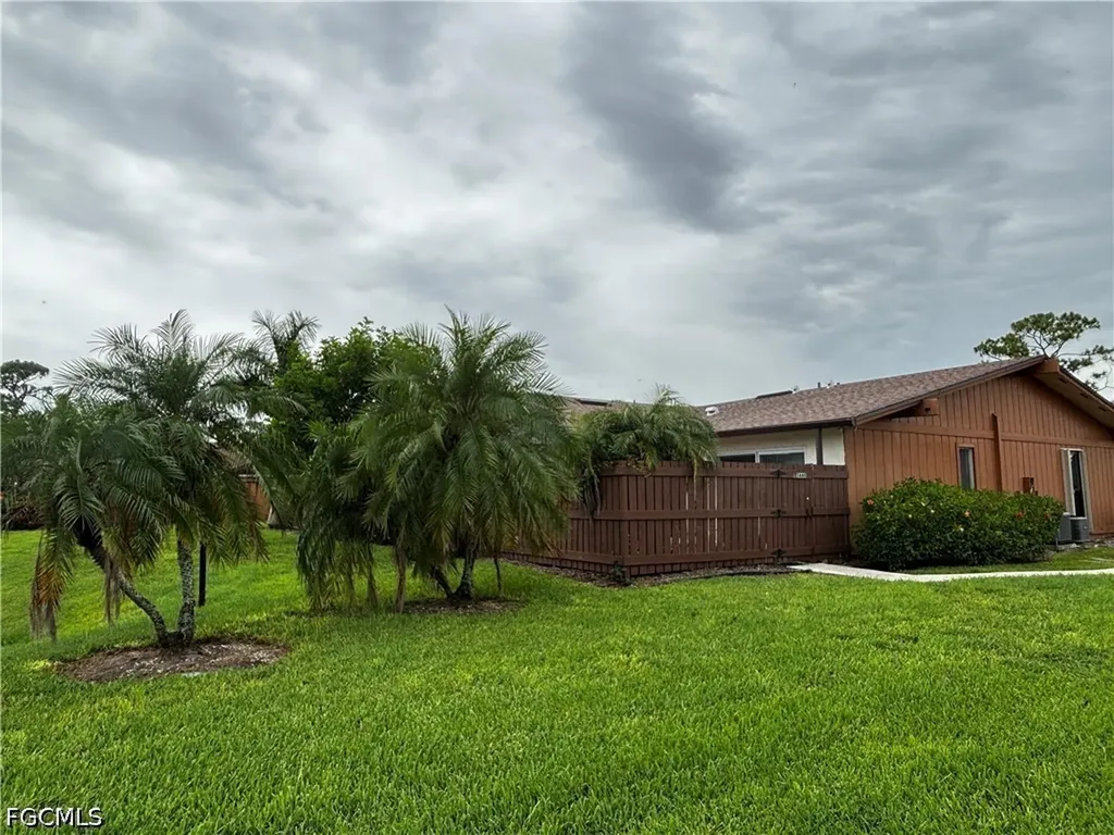 5660 Foxlake Drive North Fort Myers FL 33917