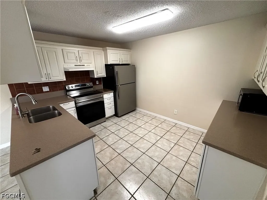 5660 Foxlake Drive North Fort Myers FL 33917