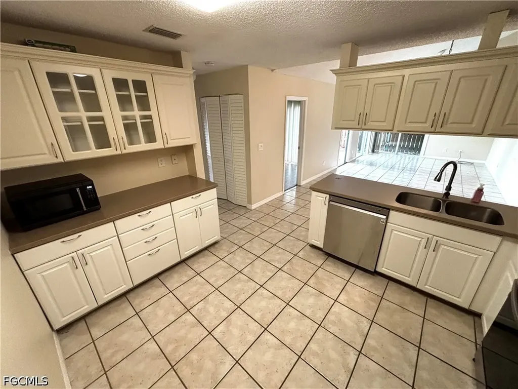 5660 Foxlake Drive North Fort Myers FL 33917