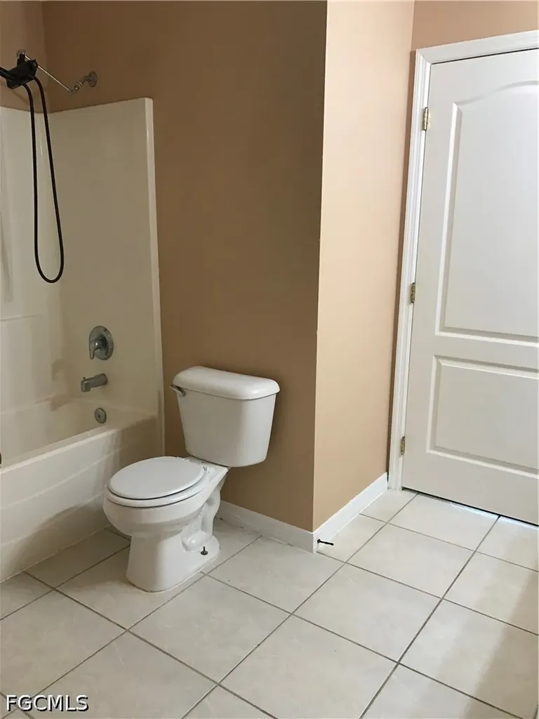 1427 NE 43rd Lane Cape Coral FL 33909