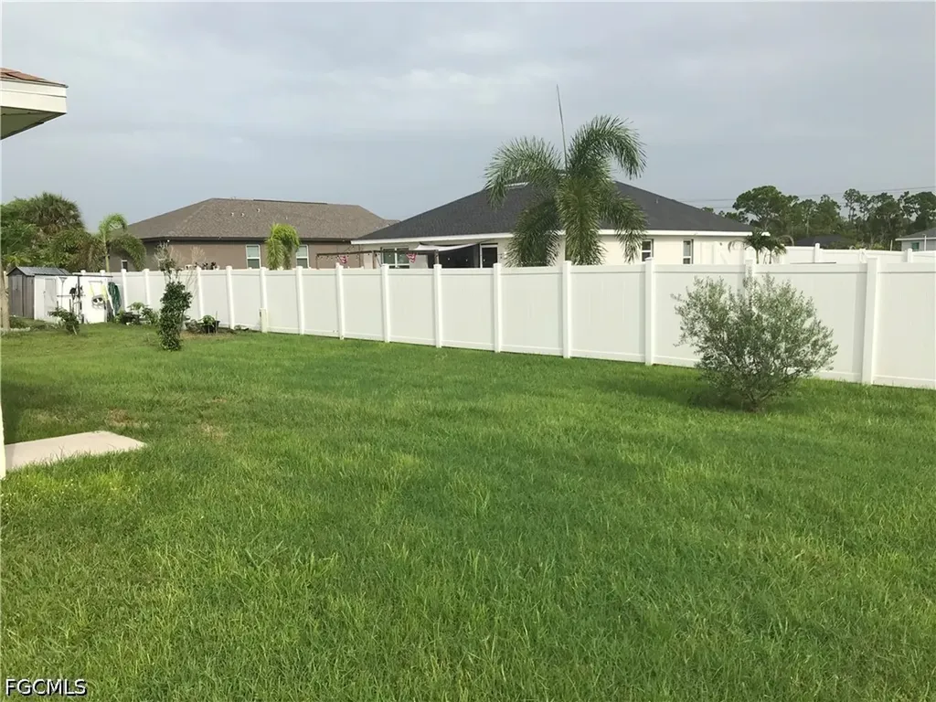 1427 NE 43rd Lane Cape Coral FL 33909