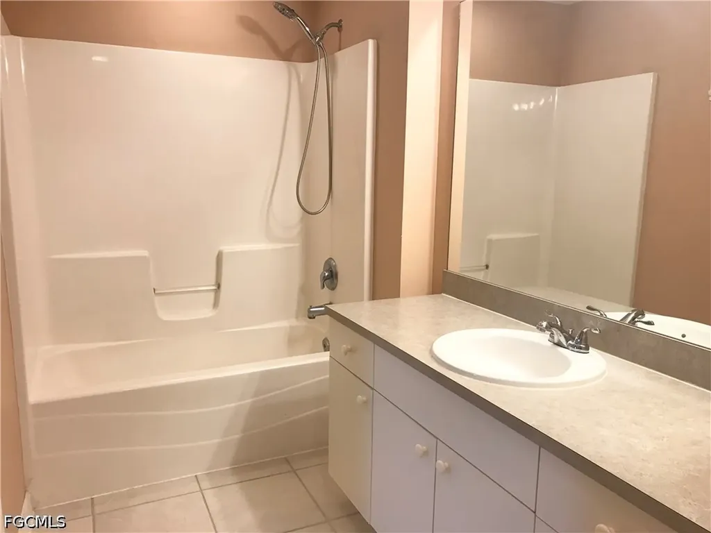 1427 NE 43rd Lane Cape Coral FL 33909