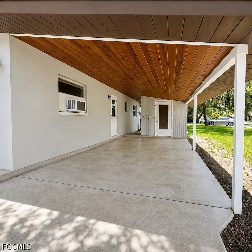 3304 Edgewood Avenue Fort Myers FL 33916