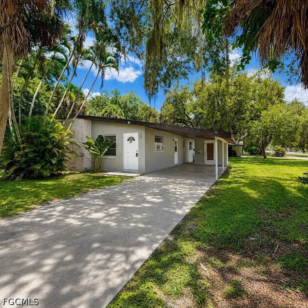 3304 Edgewood Avenue Fort Myers FL 33916