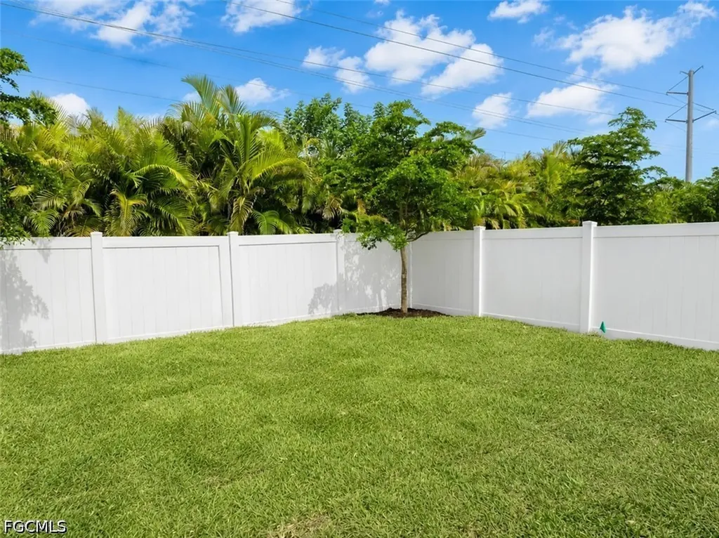 2872 Star Coral Drive North Fort Myers FL 33903