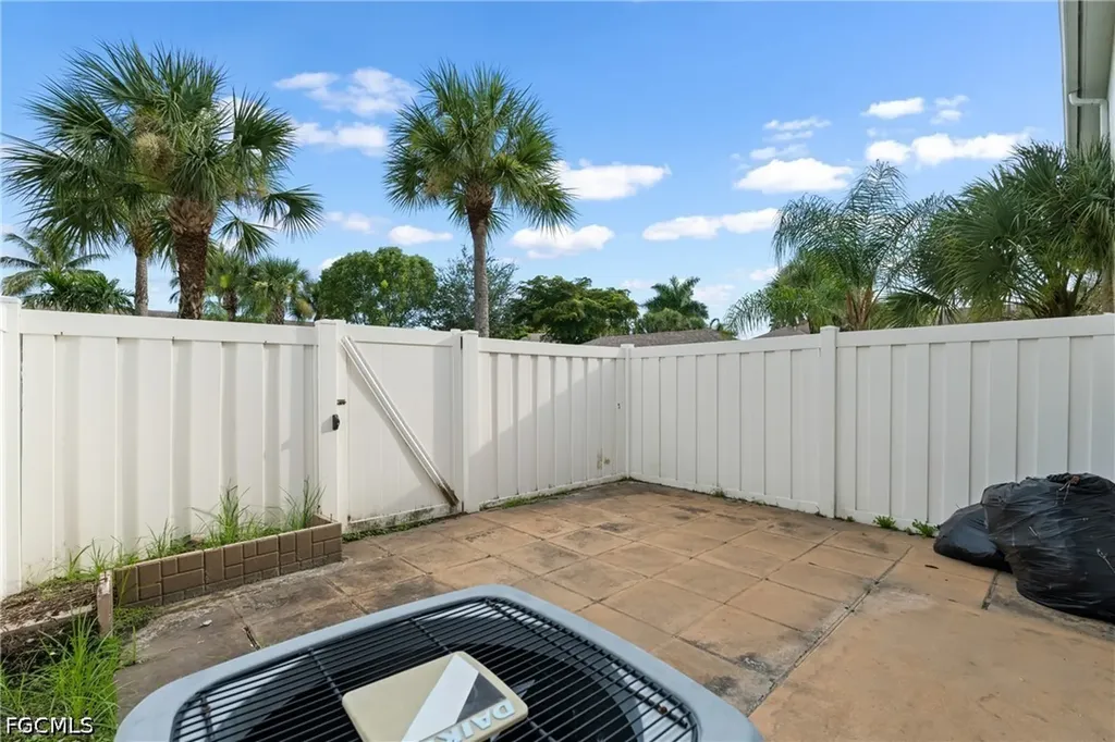 3647 Pine Oak Circle Fort Myers FL 33916
