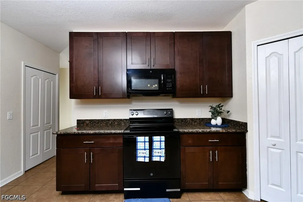 1913 SW 26th Terrace Cape Coral FL 33914