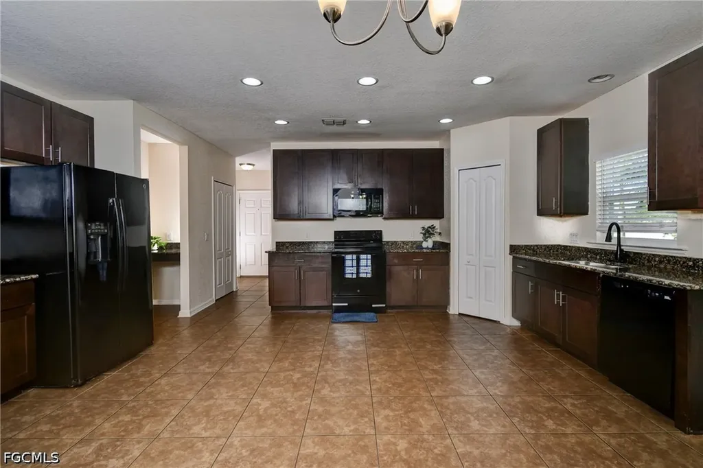 1913 SW 26th Terrace Cape Coral FL 33914
