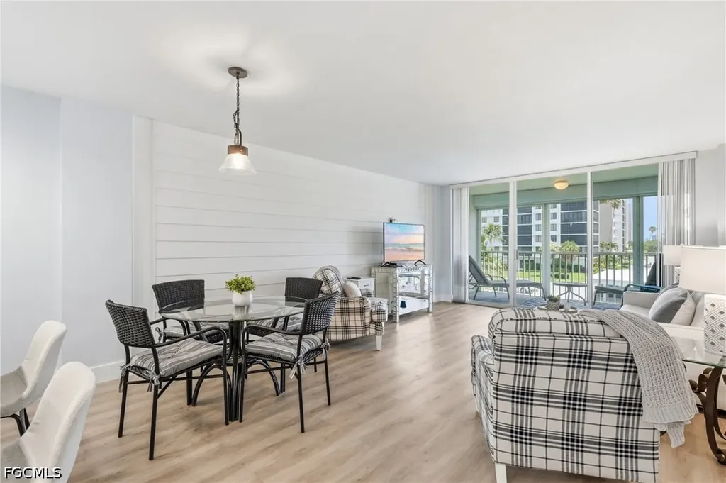5 Bluebill Avenue Naples FL 34108