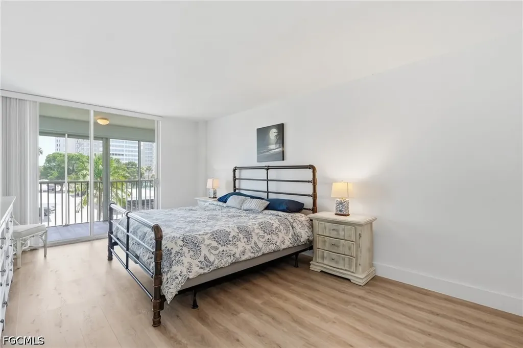 5 Bluebill Avenue Naples FL 34108