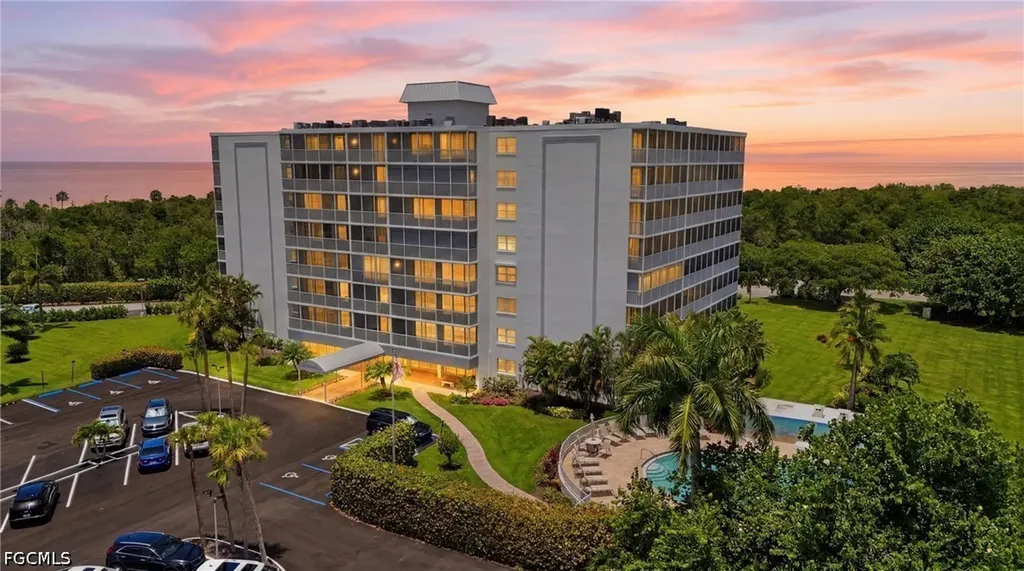 5 Bluebill Avenue Naples FL 34108