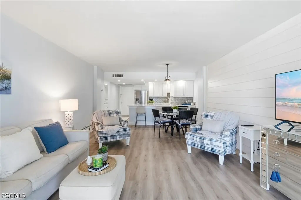 5 Bluebill Avenue Naples FL 34108
