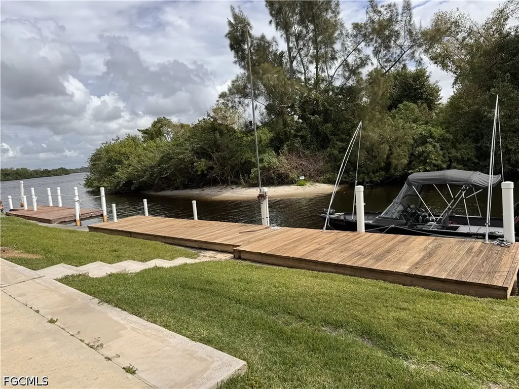 350 Shoreland Drive Fort Myers FL 33905
