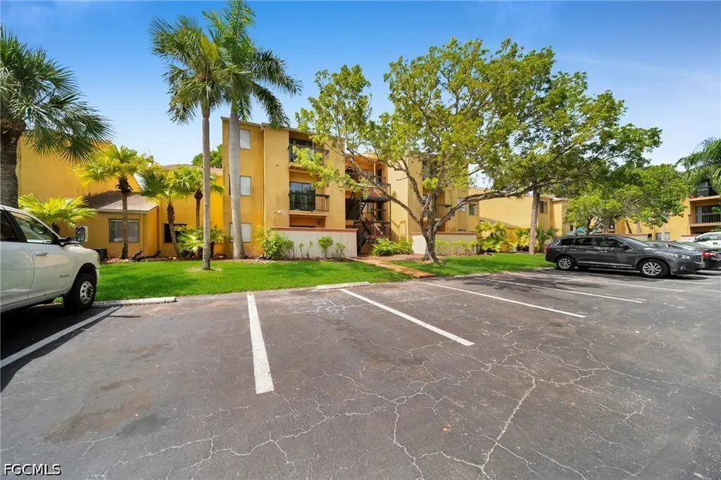2885 Winkler Avenue Fort Myers FL 33916