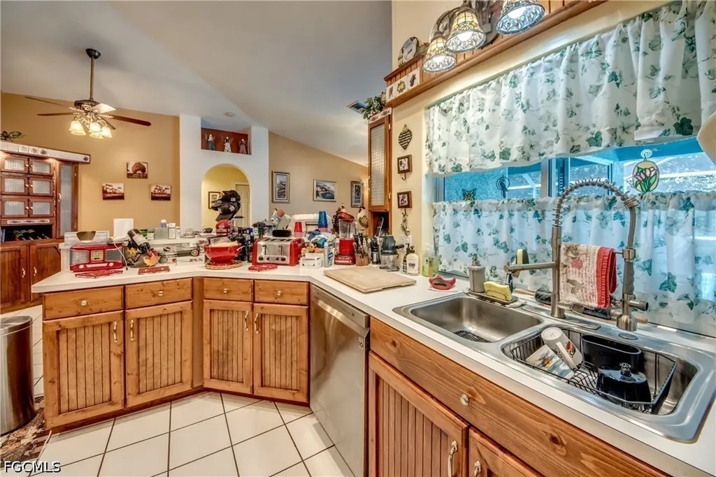 4600 SW 5th Place Cape Coral FL 33914
