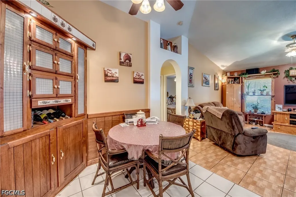 4600 SW 5th Place Cape Coral FL 33914