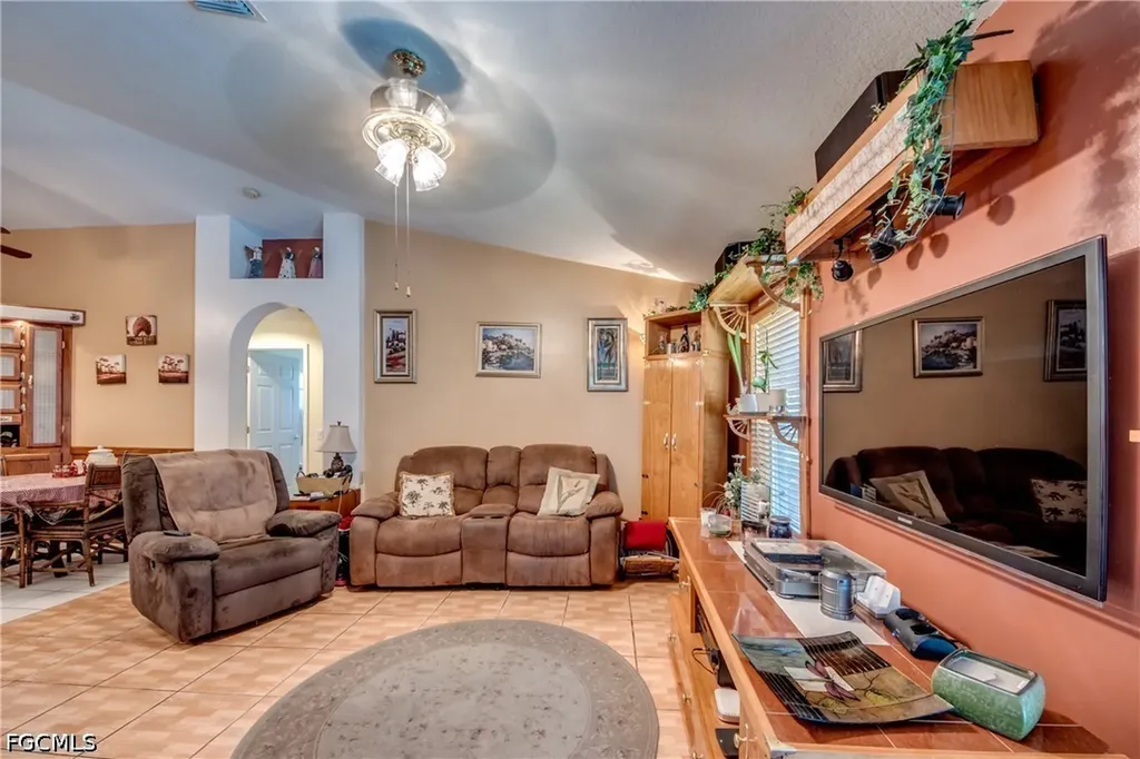 4600 SW 5th Place Cape Coral FL 33914