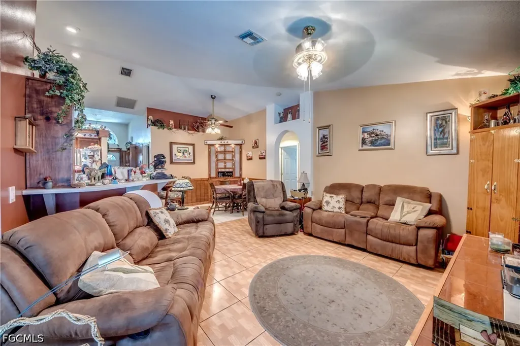 4600 SW 5th Place Cape Coral FL 33914