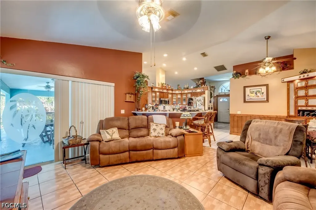 4600 SW 5th Place Cape Coral FL 33914