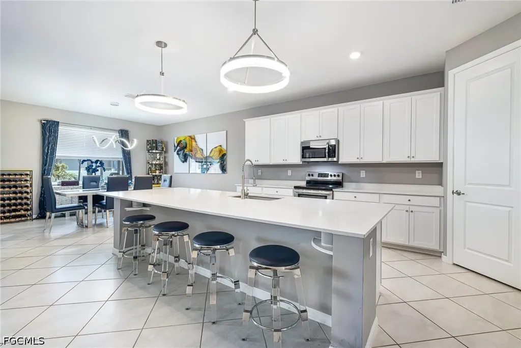 1262 N Gator Circle Cape Coral FL 33909