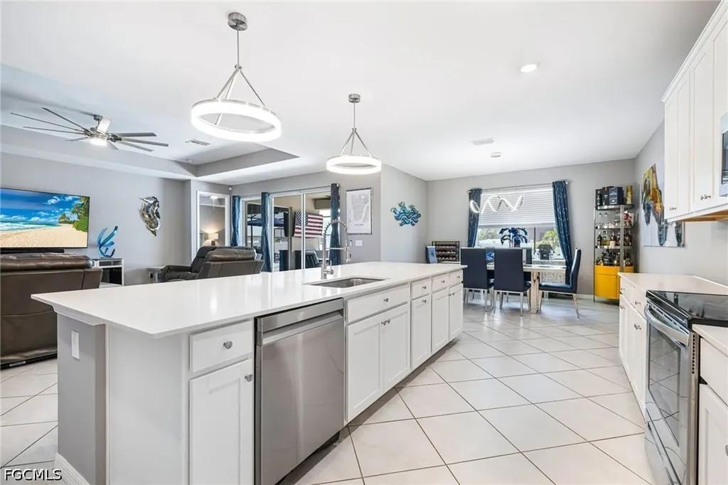 1262 N Gator Circle Cape Coral FL 33909