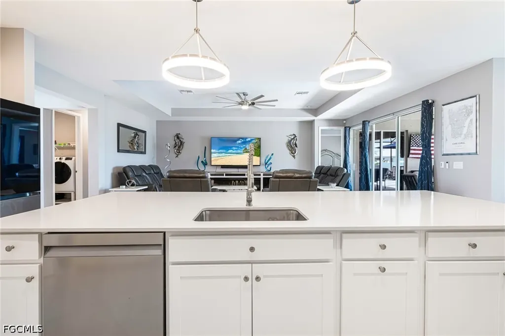 1262 N Gator Circle Cape Coral FL 33909