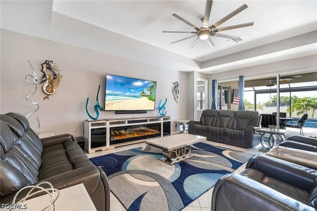 1262 N Gator Circle Cape Coral FL 33909