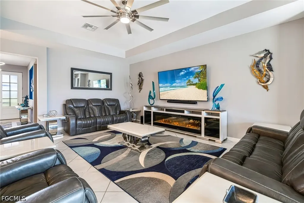 1262 N Gator Circle Cape Coral FL 33909