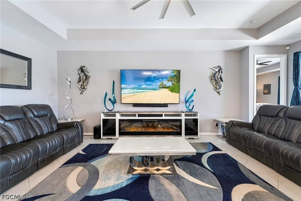 1262 N Gator Circle Cape Coral FL 33909