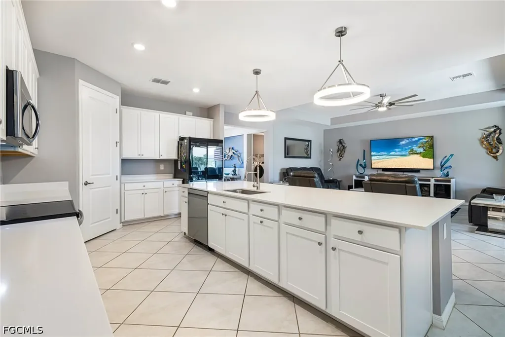 1262 N Gator Circle Cape Coral FL 33909
