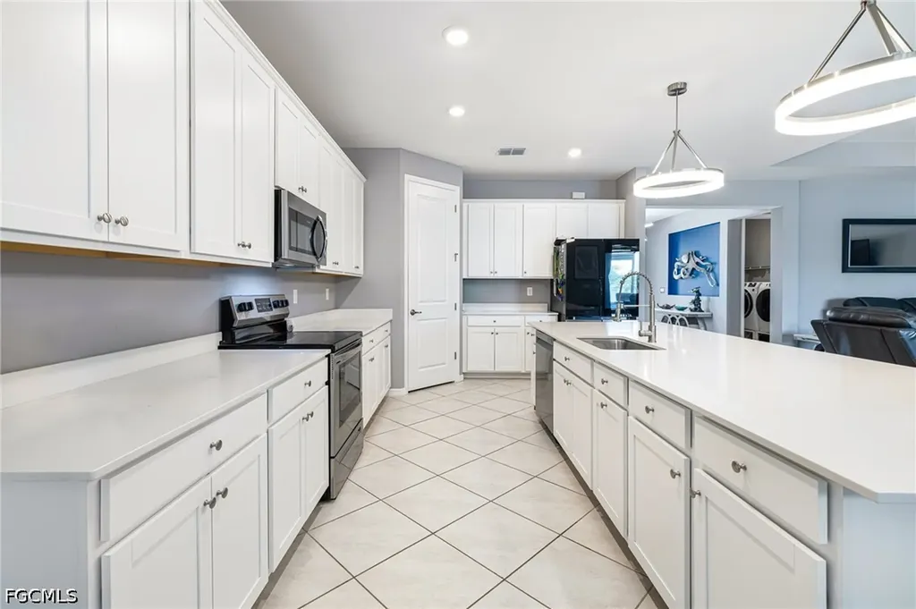 1262 N Gator Circle Cape Coral FL 33909