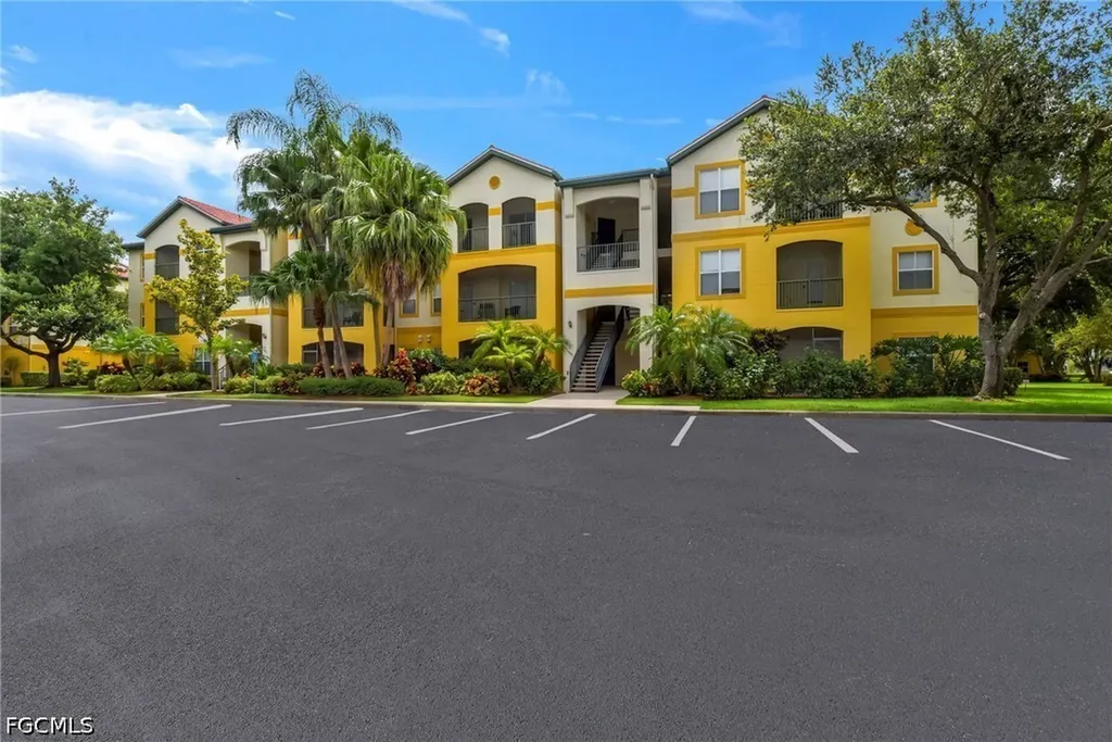 Fort Myers FL, 11521 Villa Grand, Unit 913