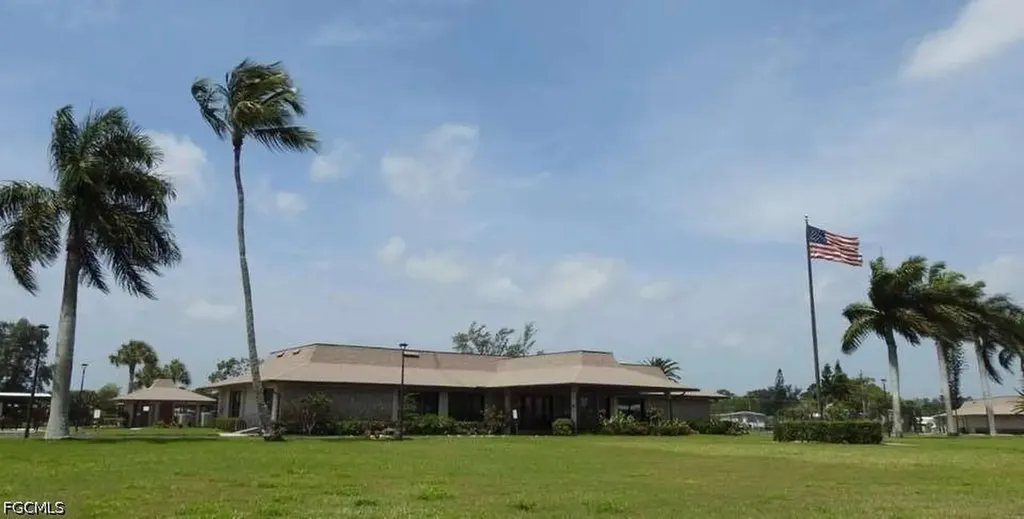 537 Charlemagne Boulevard Naples FL 34112