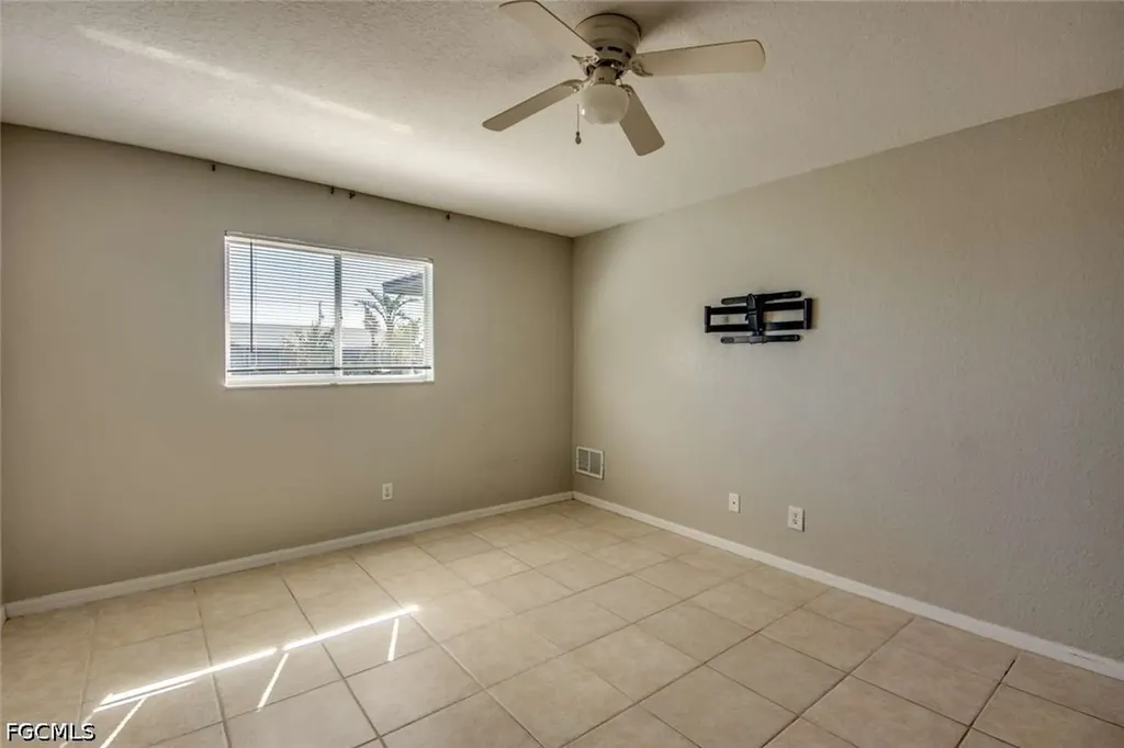 122 NW 9th Terrace Cape Coral FL 33993
