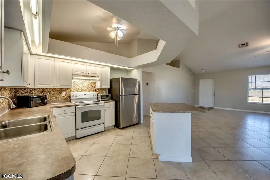 122 NW 9th Terrace Cape Coral FL 33993