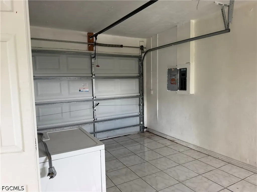 4143 Country Club Boulevard Cape Coral FL 33904
