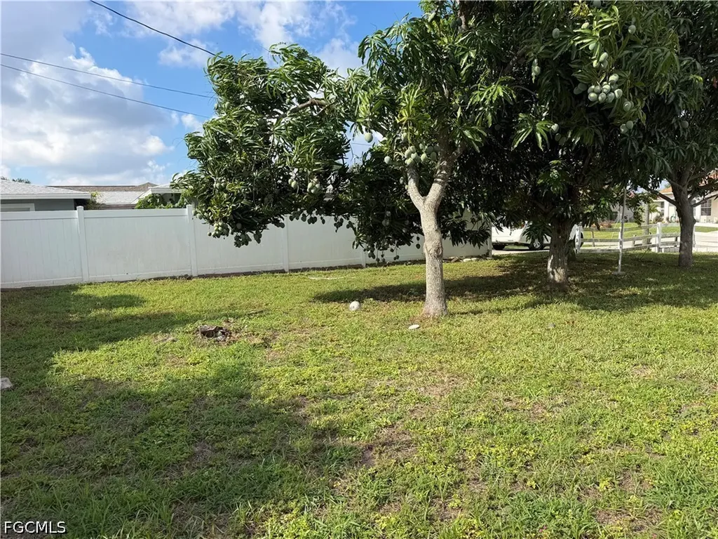 4143 Country Club Boulevard Cape Coral FL 33904