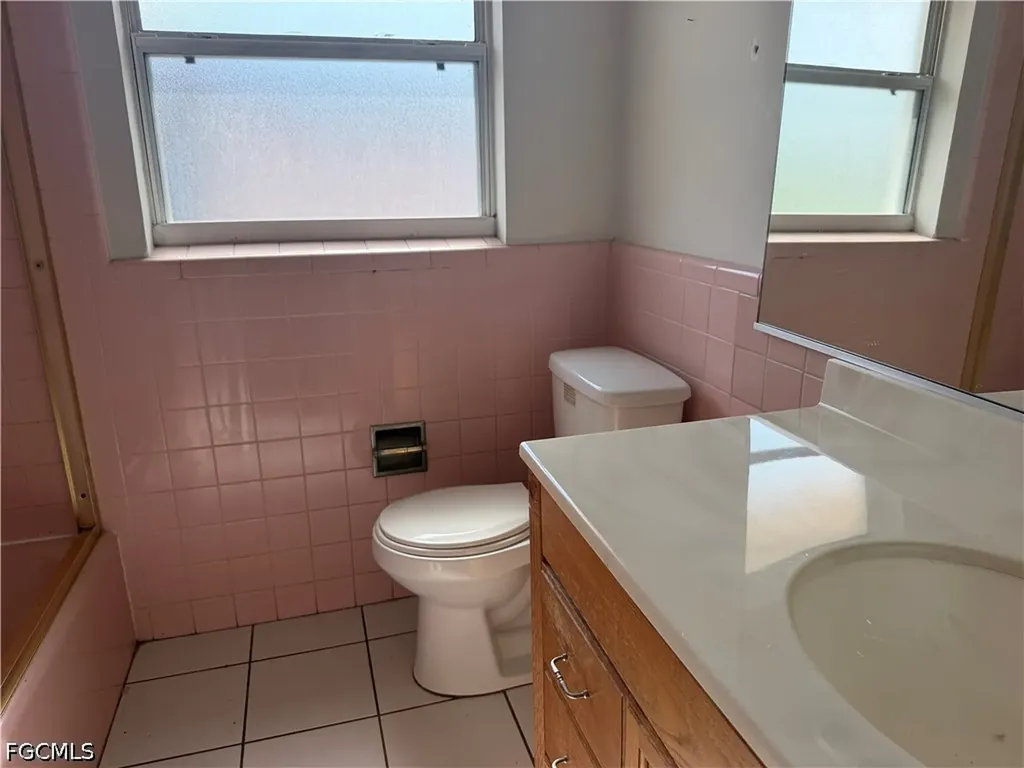 4143 Country Club Boulevard Cape Coral FL 33904