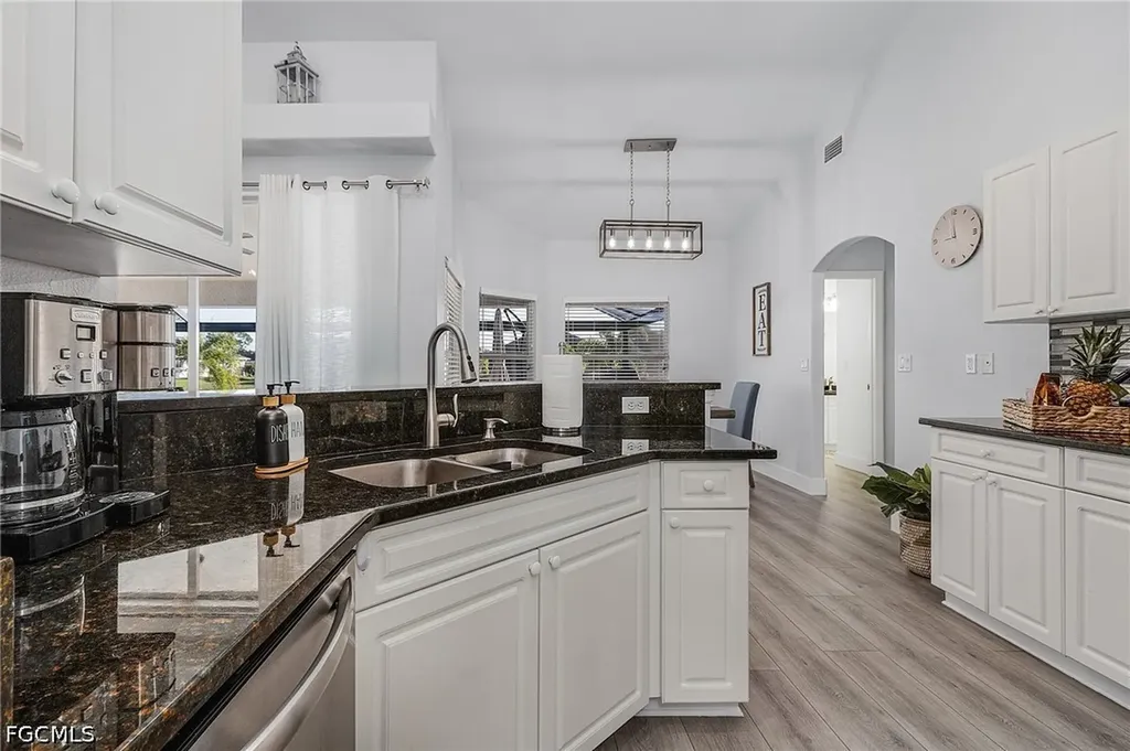 805 SW 8th Court Cape Coral FL 33991