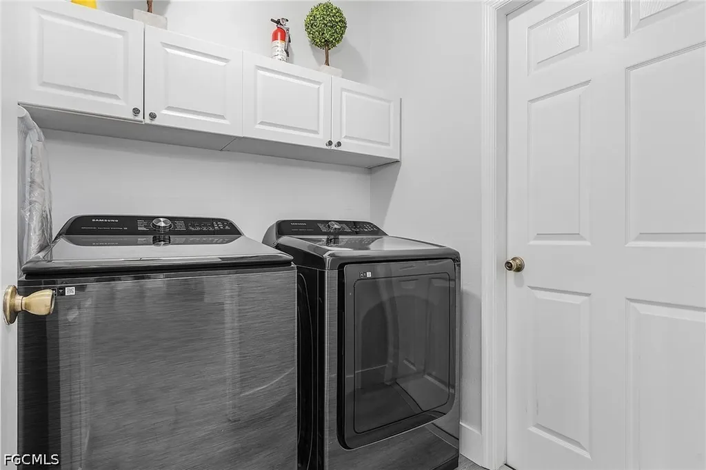 805 SW 8th Court Cape Coral FL 33991