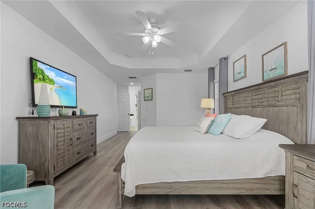 805 SW 8th Court Cape Coral FL 33991
