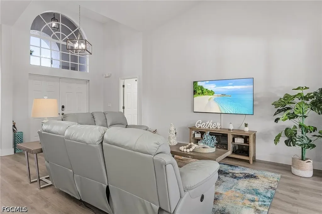 805 SW 8th Court Cape Coral FL 33991