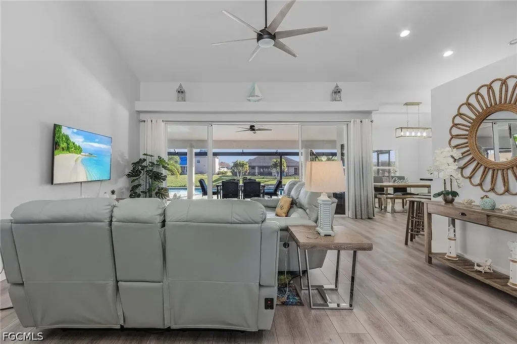 805 SW 8th Court Cape Coral FL 33991