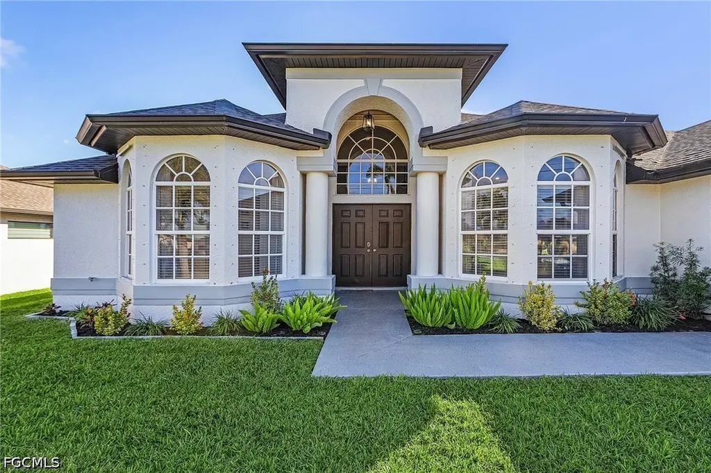 805 SW 8th Court Cape Coral FL 33991