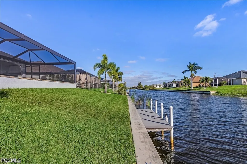 805 SW 8th Court Cape Coral FL 33991