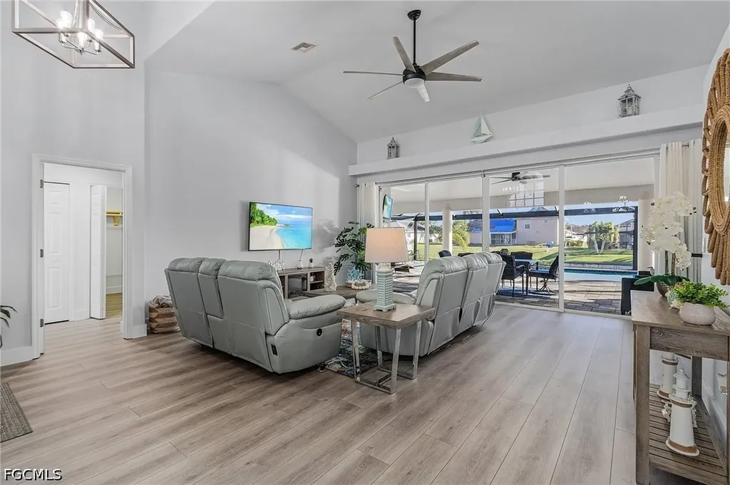 805 SW 8th Court Cape Coral FL 33991