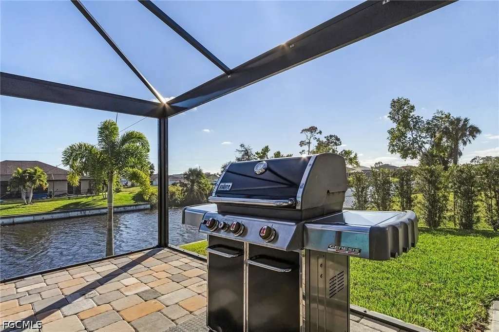 805 SW 8th Court Cape Coral FL 33991