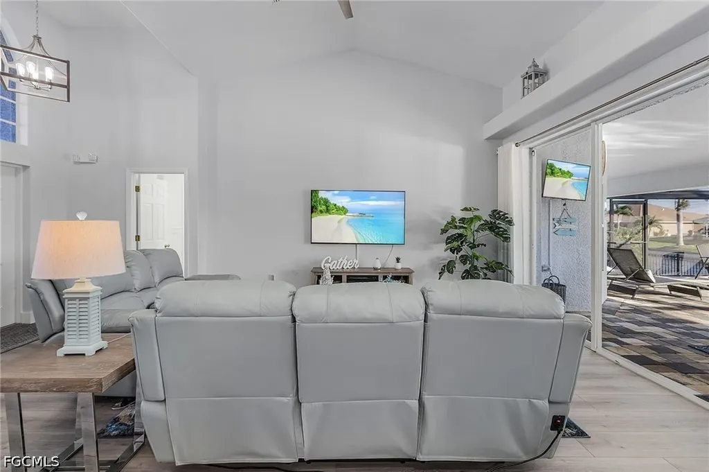 805 SW 8th Court Cape Coral FL 33991